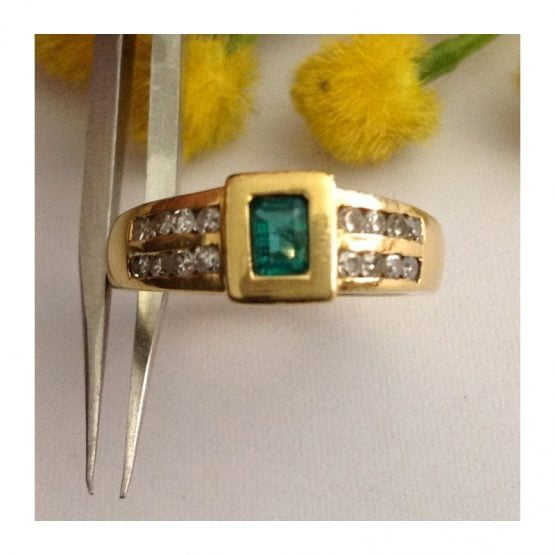 Anello in oro 18kt con Smeraldo e Diamanti - gr. 6.433